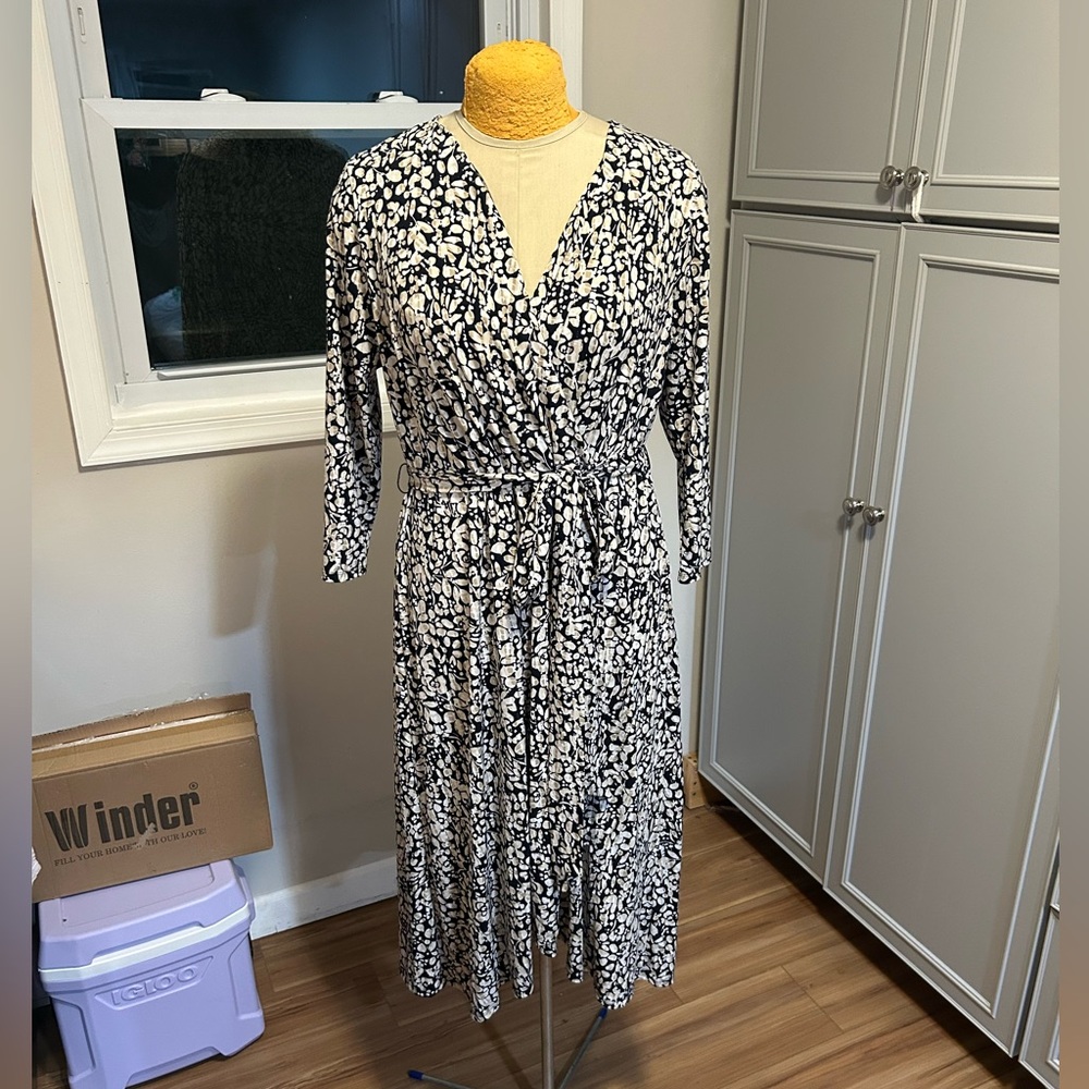 Lane Bryant Elegant Black and Cream Floral Dress Size 14/16